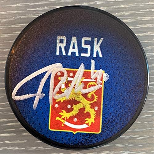 Tuukka Rask Boston Bruins Dünya Hokey Kupası Finlandiya Hokey Diski İmzaladı