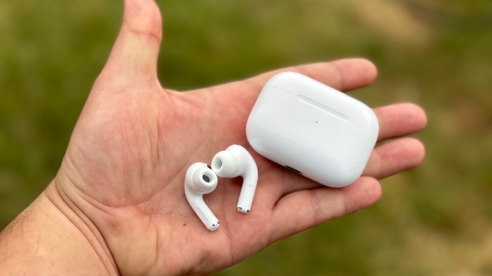 Apple AirPods Pro 2 скоро будет работать как слуховой аппарат. Вот каково это