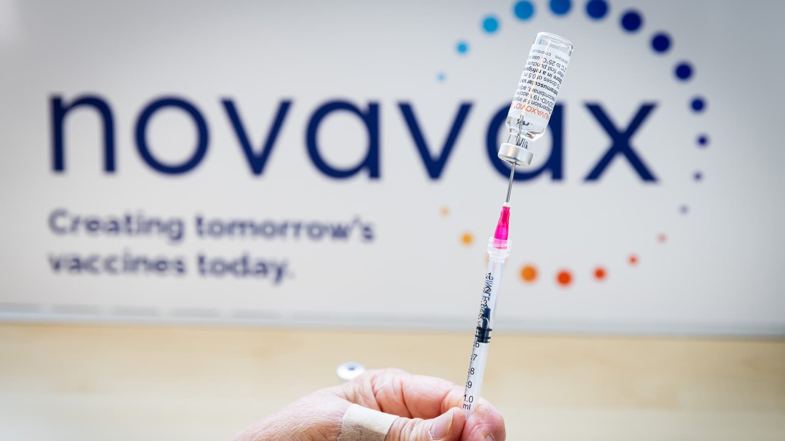 Novavax сообщает, что FDA приостановило производство комбинированной прививки от Covid-гриппа и вакцины против гриппа; акции падают