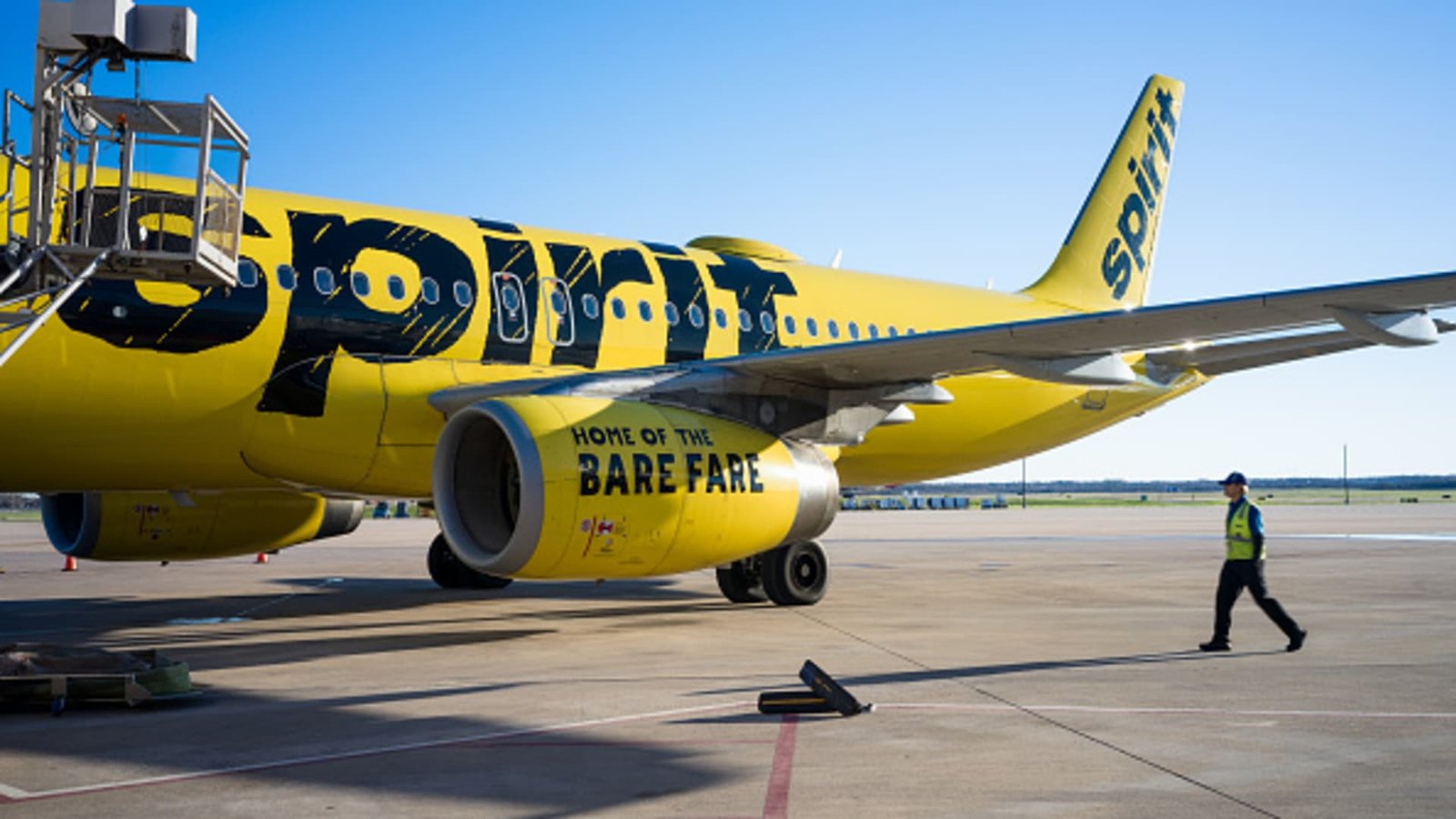 Spirit Airlines продлевает срок рефинансирования долга за несколько часов до истечения срока его действия