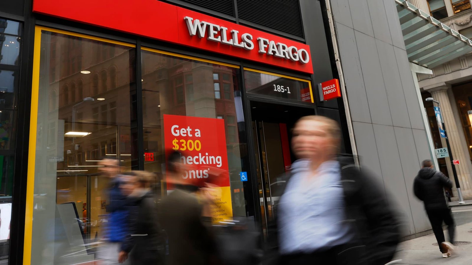 Аналитики поддерживают Wells Fargo до максимума 2018 года после прибыли. У нас есть 1 сомнение по поводу похвалы