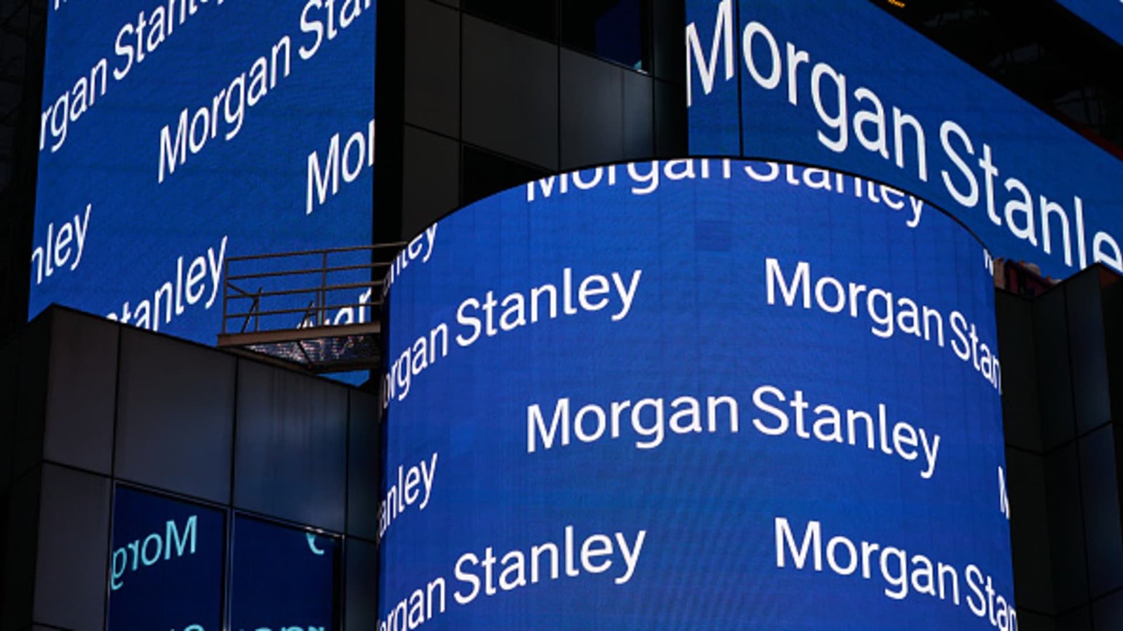 Мы повышаем целевую цену Morgan Stanley после резкого роста акций после прибыли до рекордных максимумов.